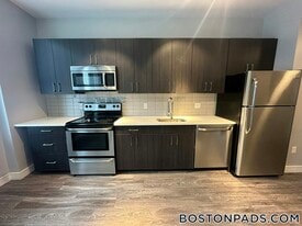 23 Central Ave, Unit 402 in Lynn, MA - Building Photo