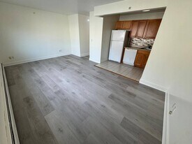 103 Cove Ct in Bronx, NY - Building Photo