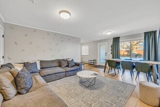 3373 E 44th Ave in Vancouver, BC - Building Photo - Building Photo