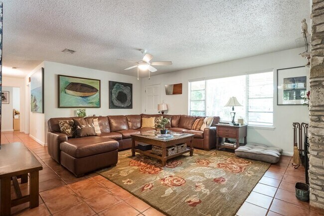 2402 Rock Terrace Cir in Austin, TX - Building Photo - Building Photo