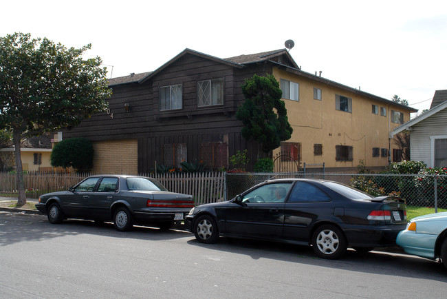 404 E 97th St in Inglewood, CA - Building Photo - Building Photo