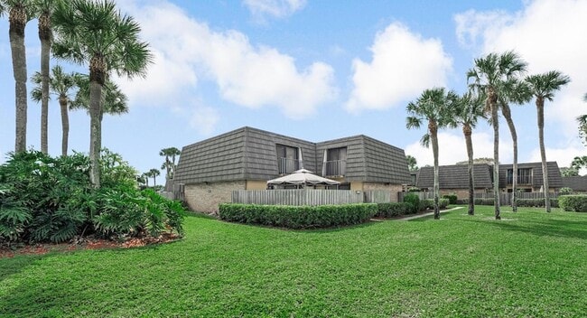 2439 24th Way in West Palm Beach, FL - Building Photo - Building Photo