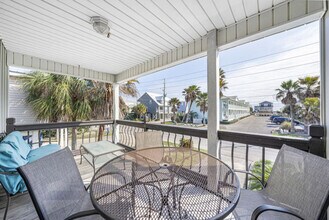 1476 W Lagoon Ave in Gulf Shores, AL - Foto de edificio - Building Photo