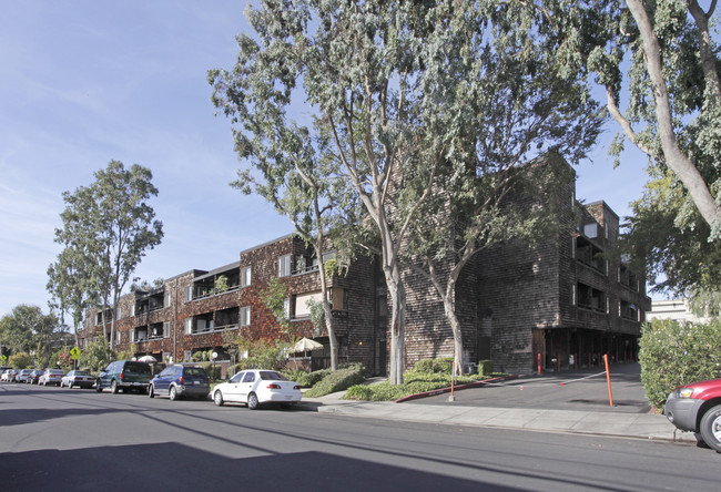 Redwood City Commons Apartments in Redwood City, CA - Building Photo - Building Photo