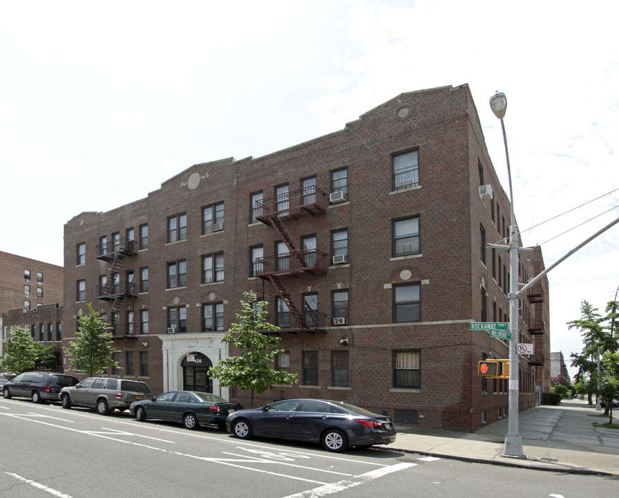 426 Rockaway Pky in Brooklyn, NY - Building Photo