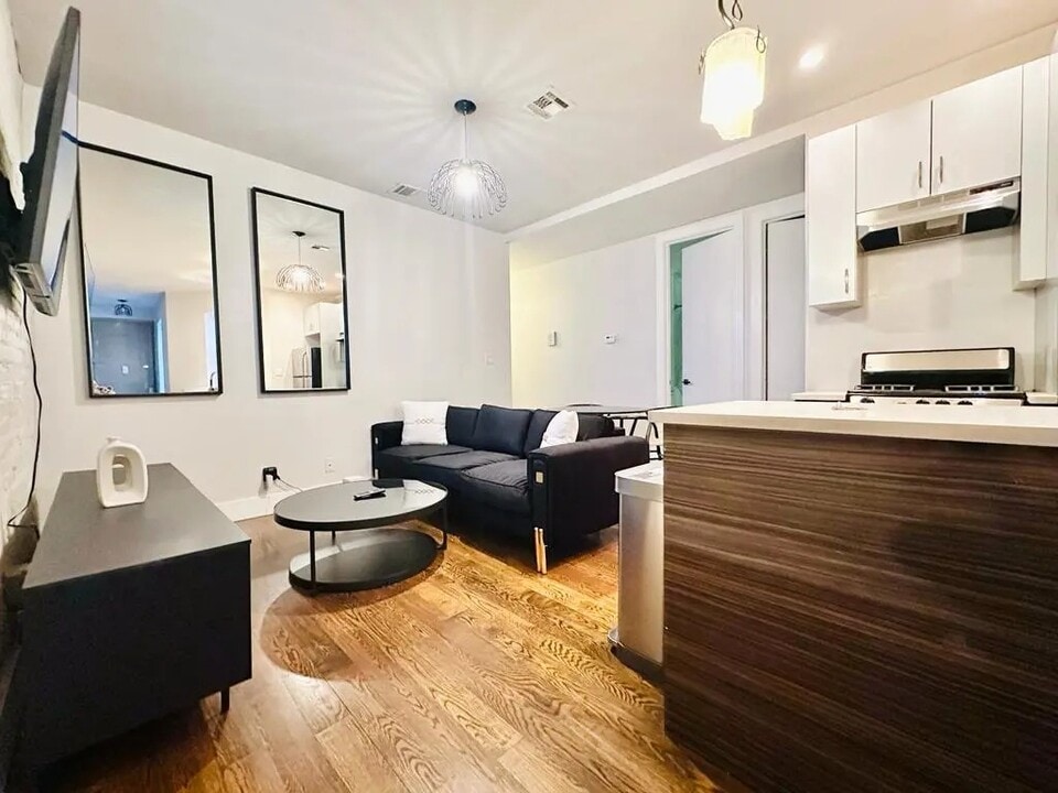104 Rogers Ave in Brooklyn, NY - Building Photo
