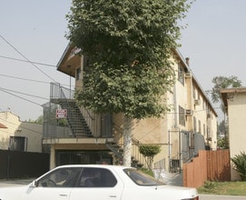 4311-4313 Toland Way in Los Angeles, CA - Foto de edificio - Building Photo