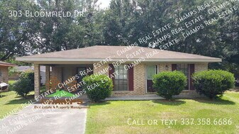 303 Bloomfield Dr in Carencro, LA - Building Photo