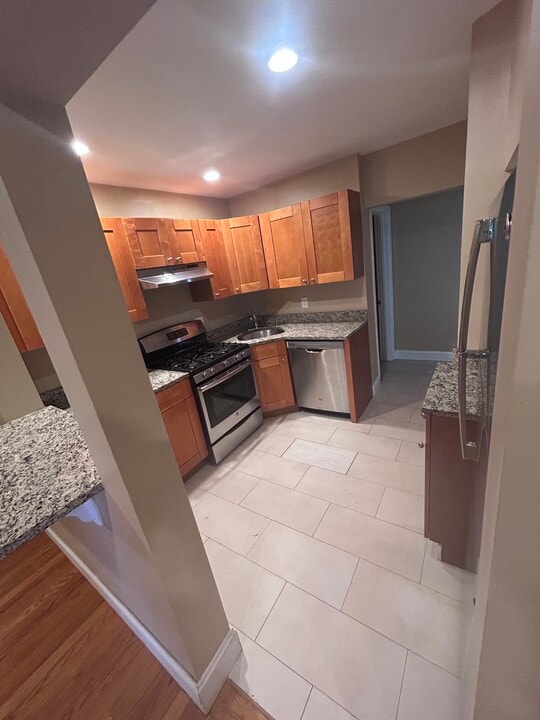 76 Egmont St in Brookline, MA - Building Photo
