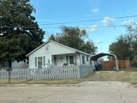601 E Kay St in Kilgore, TX - Building Photo