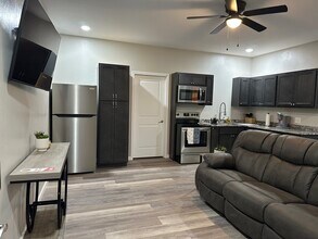 94089 Greer Rd, Unit 1 in Medford, OK - Foto de edificio - Building Photo