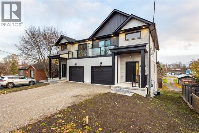 42 Wellington St in Brant, ON - Building Photo - Building Photo