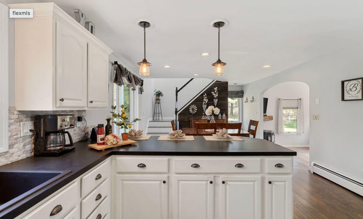 13 White Pine Ln in North Yarmouth, ME - Foto de edificio