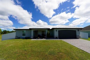 4341 NW 34th Pl in Cape Coral, FL - Building Photo