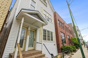 2459 N Clybourn Ave in Chicago, IL - Building Photo