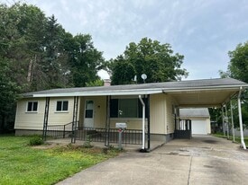 3908 Staatz Dr in Youngstown, OH - Building Photo