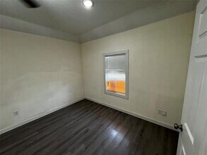 4939 Corrigan Ave in Dallas, TX - Building Photo - Building Photo