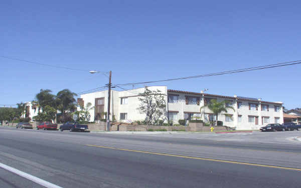 No Longer Managing in Torrance, CA - Foto de edificio