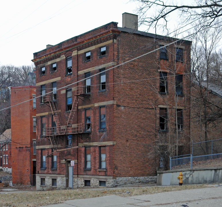 4 Thill St in Cincinnati, OH - Building Photo