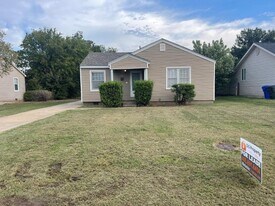 207 W Dale St in Norman, OK - Building Photo