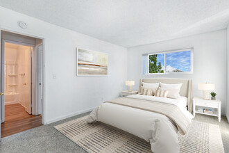 Thornbridge Apartments in San Jose, CA - Building Photo - Building Photo