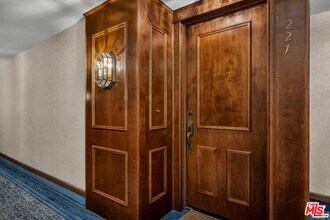 8600 Tuscany Ave in Los Angeles, CA - Building Photo - Building Photo