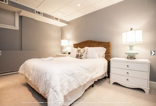 1249 Beacon St, Unit 53-A3 in Brookline, MA - Foto de edificio - Building Photo