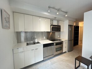 233 Robson St in Vancouver, BC - Building Photo - Building Photo