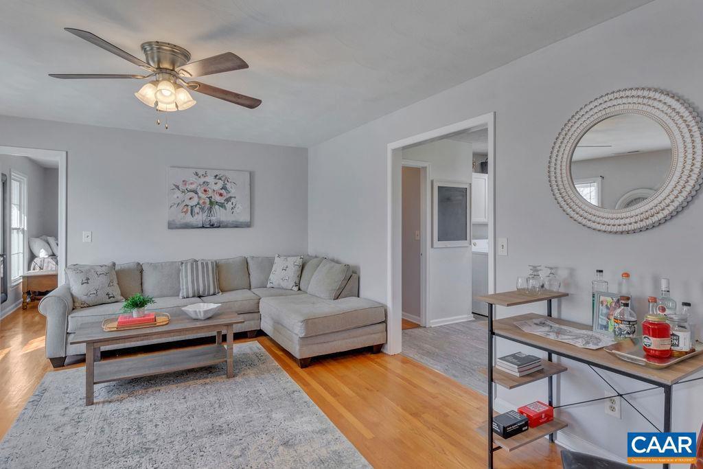 412 Gentry Dr in Gordonsville, VA - Foto de edificio