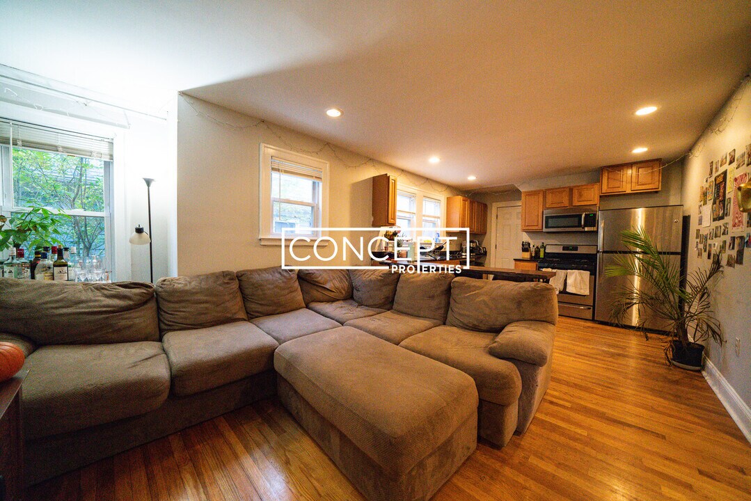 4 Iroquois St in Boston, MA - Building Photo