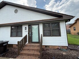 106 Sunningdale Ct in Easley, SC - Building Photo