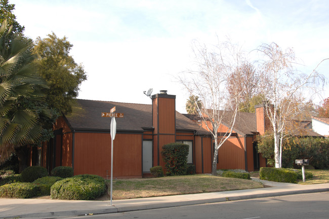 1518 Pierce Dr in Clovis, CA - Building Photo - Building Photo