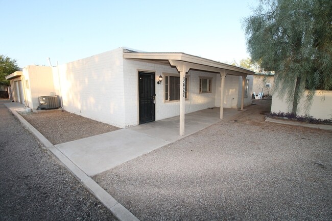 3427 E Flower St in Tucson, AZ - Foto de edificio - Building Photo