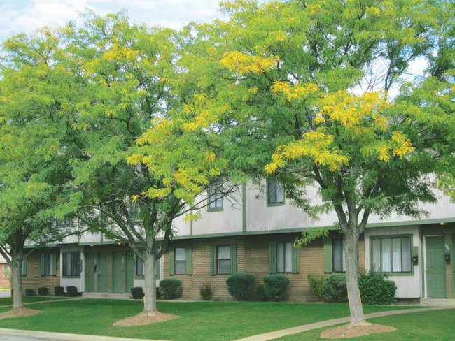 Newcastle Townhomes in Columbus, OH - Building Photo - Building Photo