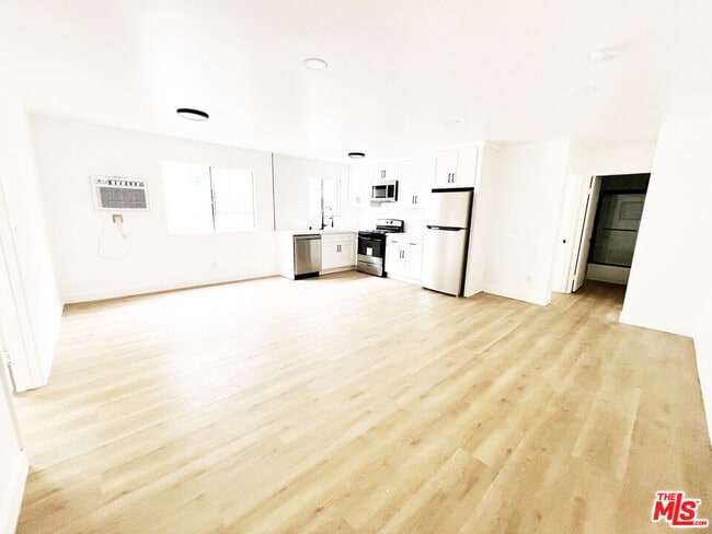 5440 Carlton Way in Los Angeles, CA - Foto de edificio - Building Photo