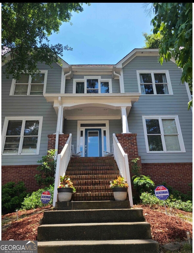 property at 2174 Whittier Pl NW