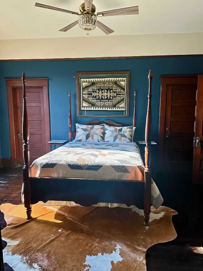 property at 406 W 1st St