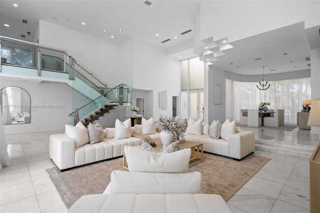 property at 701 N Mashta Dr