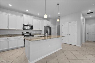 3041 Royal Gardens Ave in Ft. Myers, FL - Building Photo - Building Photo