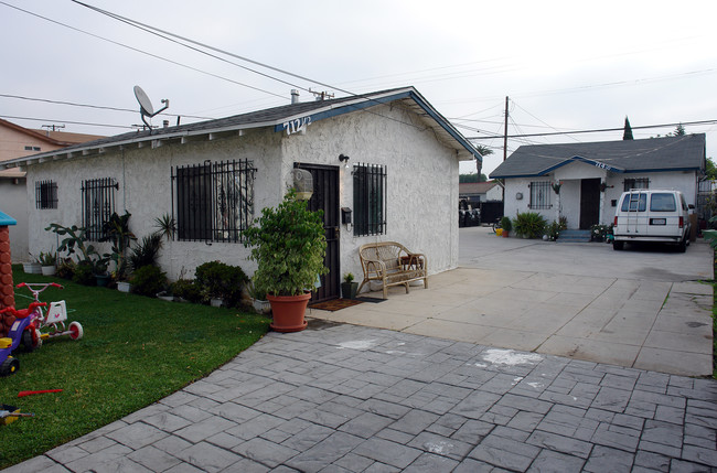 714 S Flower St in Inglewood, CA - Foto de edificio - Building Photo