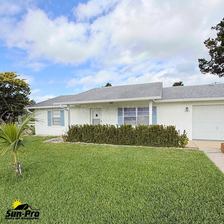 1985 Big Oak Dr in South Daytona, FL - Building Photo