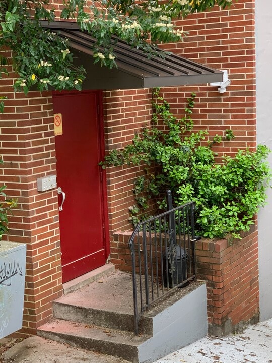 668 Linwood Ave NE, Unit 2 in Atlanta, GA - Foto de edificio