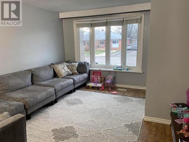 145 Tulloch Dr in Ajax, ON - Building Photo - Building Photo