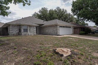 733 Windridge Ln in Burleson, TX - Building Photo - Building Photo