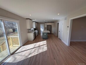 91 17th St in Wading River, NY - Building Photo - Building Photo