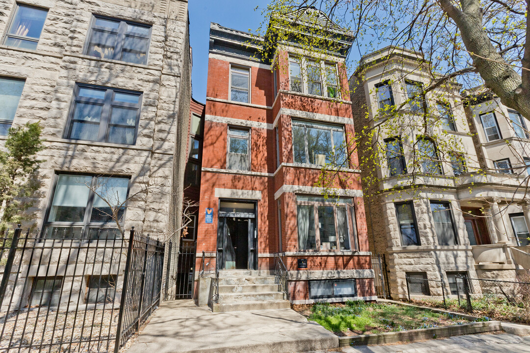 900 W Newport Ave in Chicago, IL - Foto de edificio