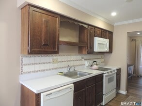 124 S Montowese St in Branford, CT - Building Photo - Building Photo