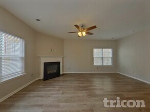 221 Chestnut Oak Ln in West Columbia, SC - Building Photo - Building Photo