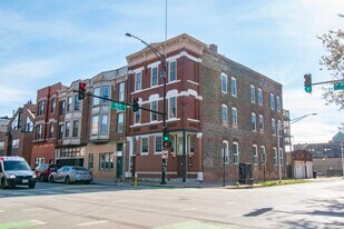 1761 W Augusta Blvd in Chicago, IL - Building Photo