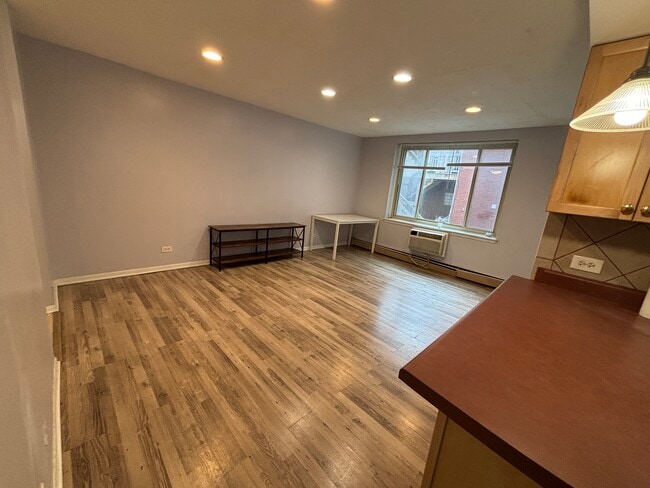 property at 1060 W Hollywood Ave